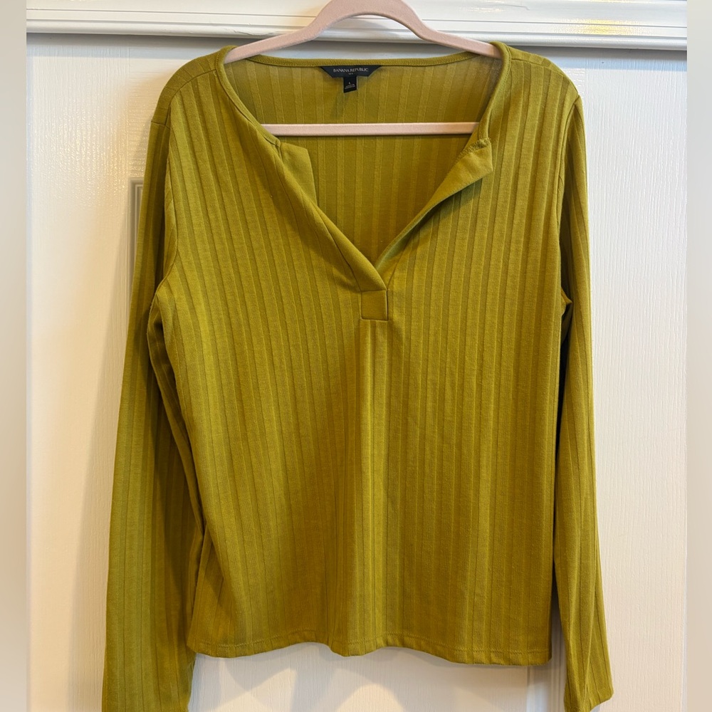 Banana Republic Women's V-neck Long Sleeve Top